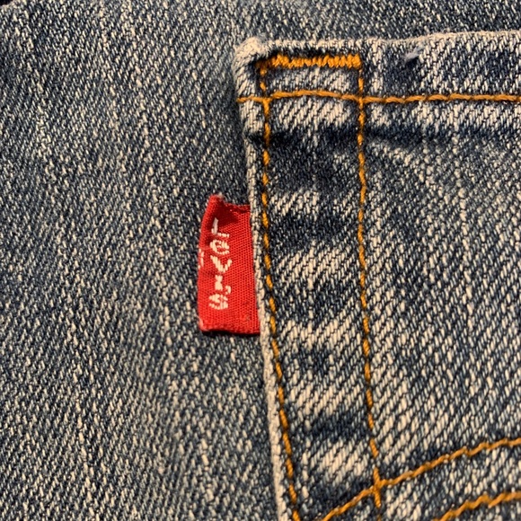 Vintage Levi’s jean shorts - Picture 5 of 7